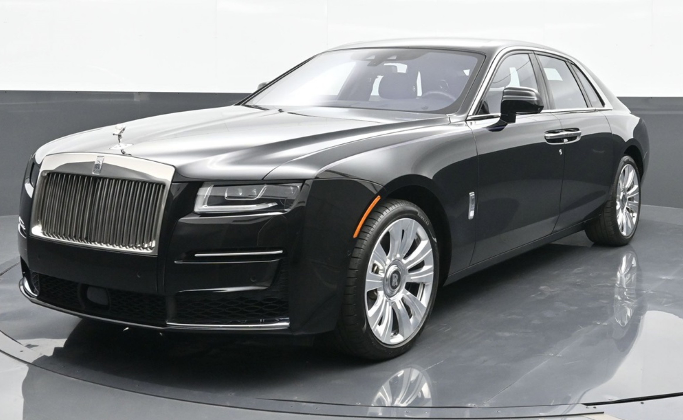 ROLLS ROYCE Ghost  2021